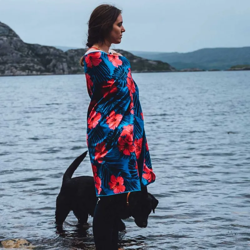 Lifeventure Recycled SoftFibre Giant Trek Towel in Oahu-5