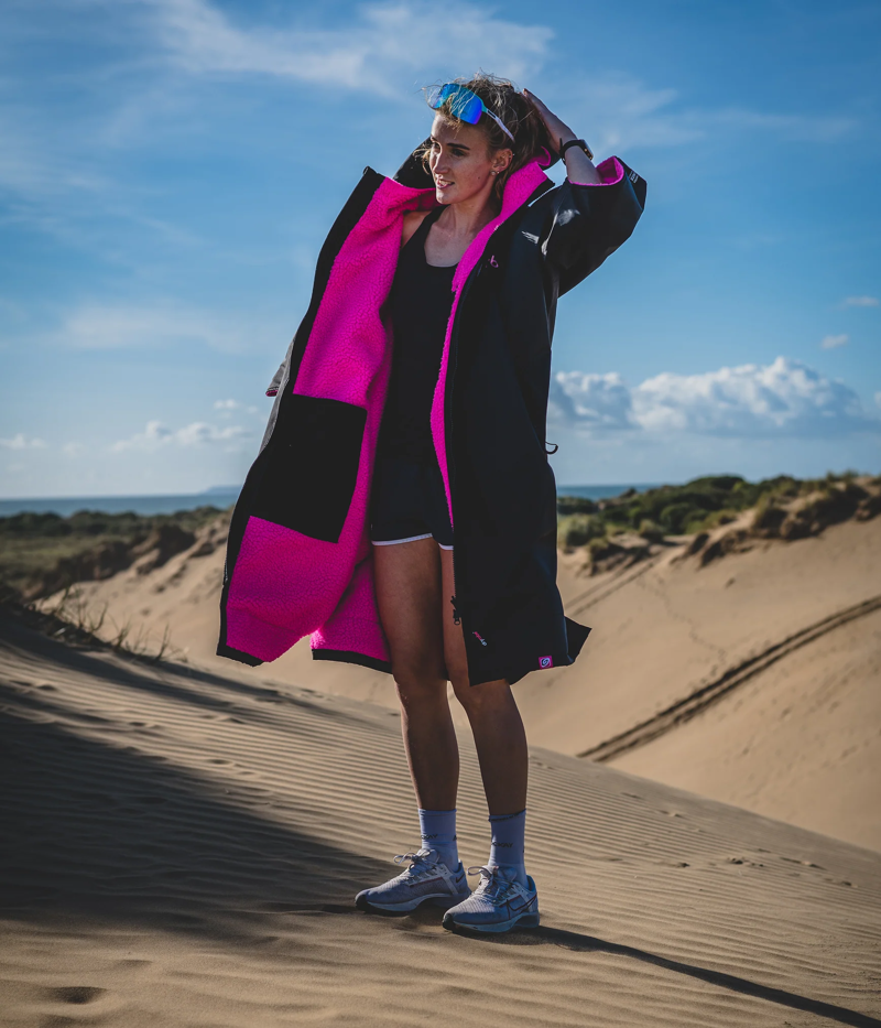 Dryrobe Advance Short Sleeve in Black/Pink-2