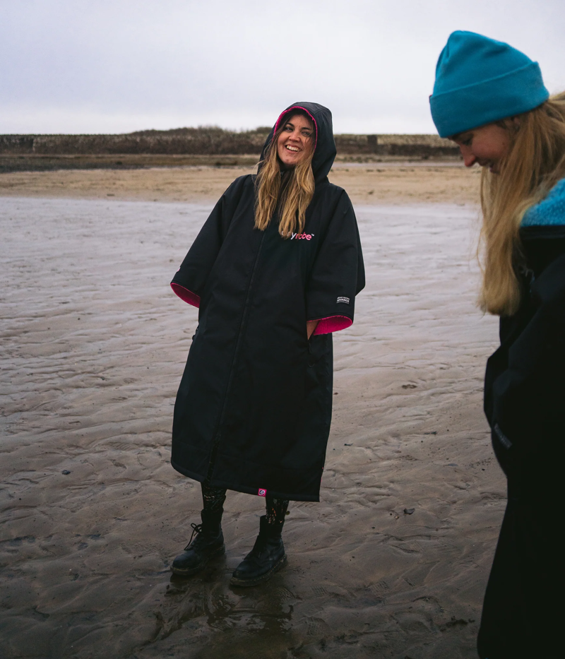 Dryrobe Advance Short Sleeve in Black/Pink-1