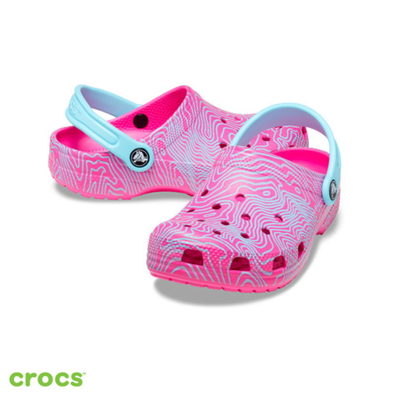 Crocs Classic Topographic Clog Kids in Juice/Multi-1