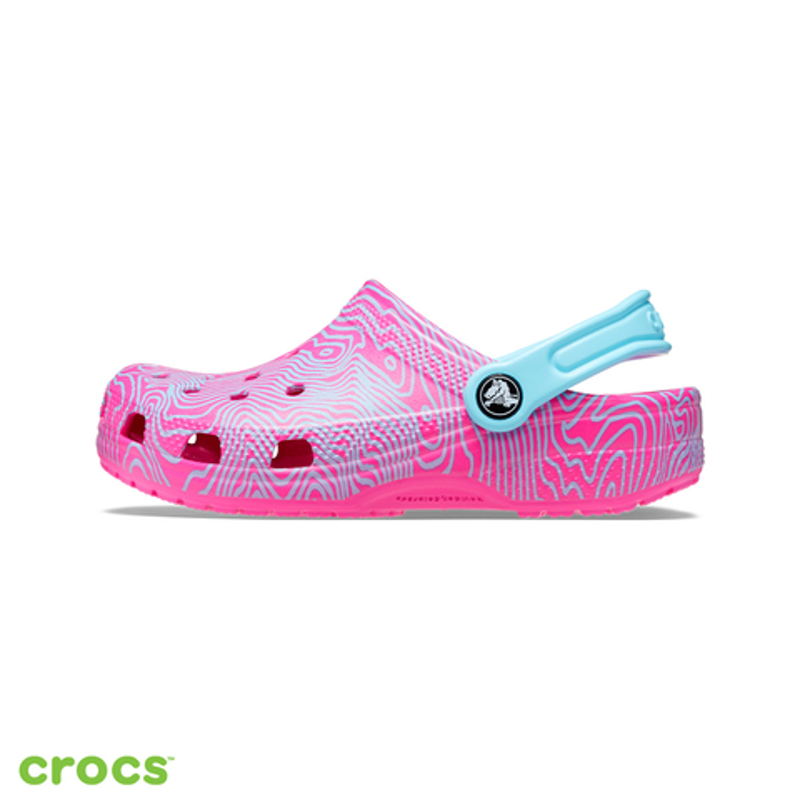 Crocs Classic Topographic Clog Kids in Juice/Multi-4