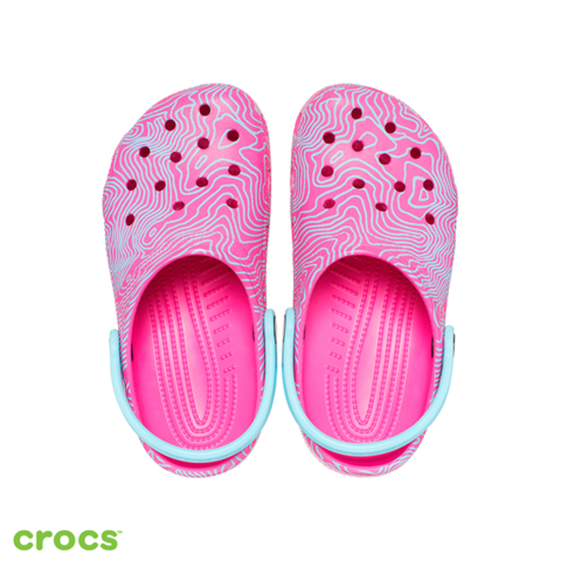 Crocs Classic Topographic Clog Kids in Juice/Multi-2