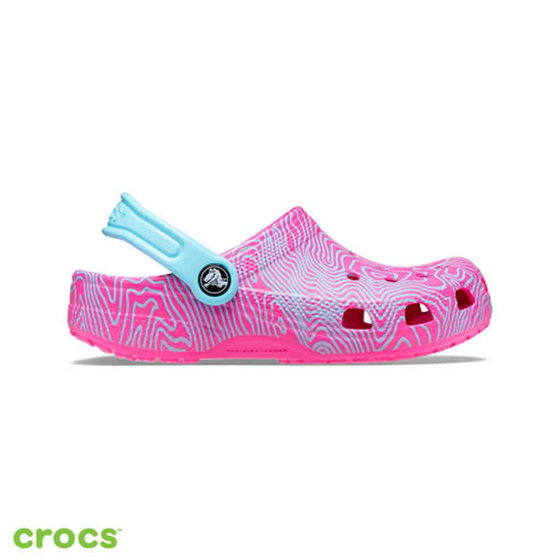Crocs Classic Topographic Clog Kids in Juice/Multi-3