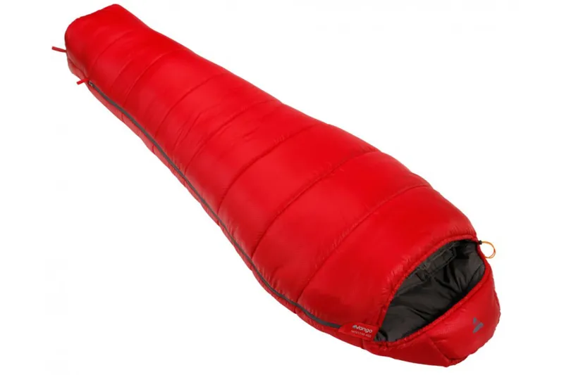 Vango Nitestar 450 Sleeping bag in Red-2