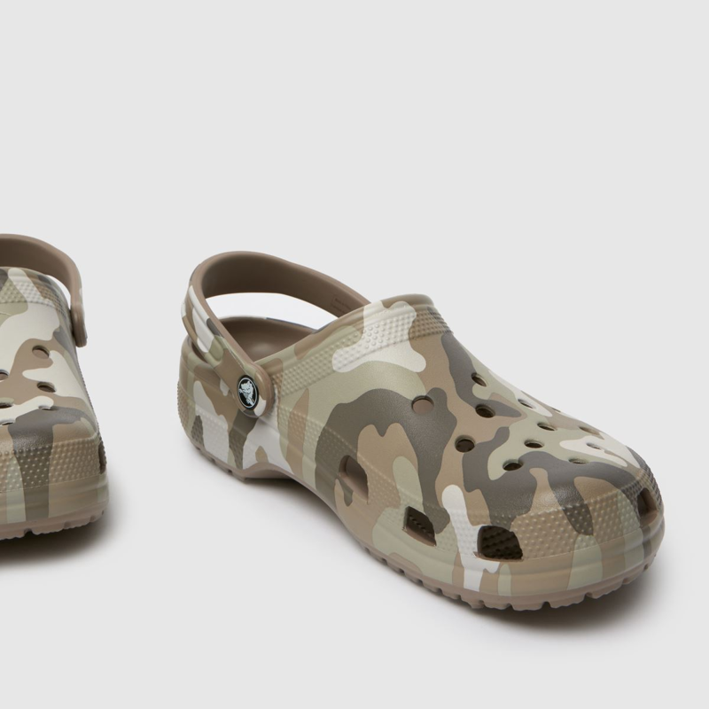 Crocs Classic Camo Clog Kids in Mushroom/Multi-1