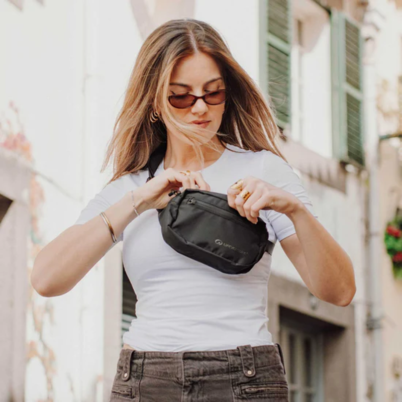 Lifventure Discovery Belt Pouch in Black-2