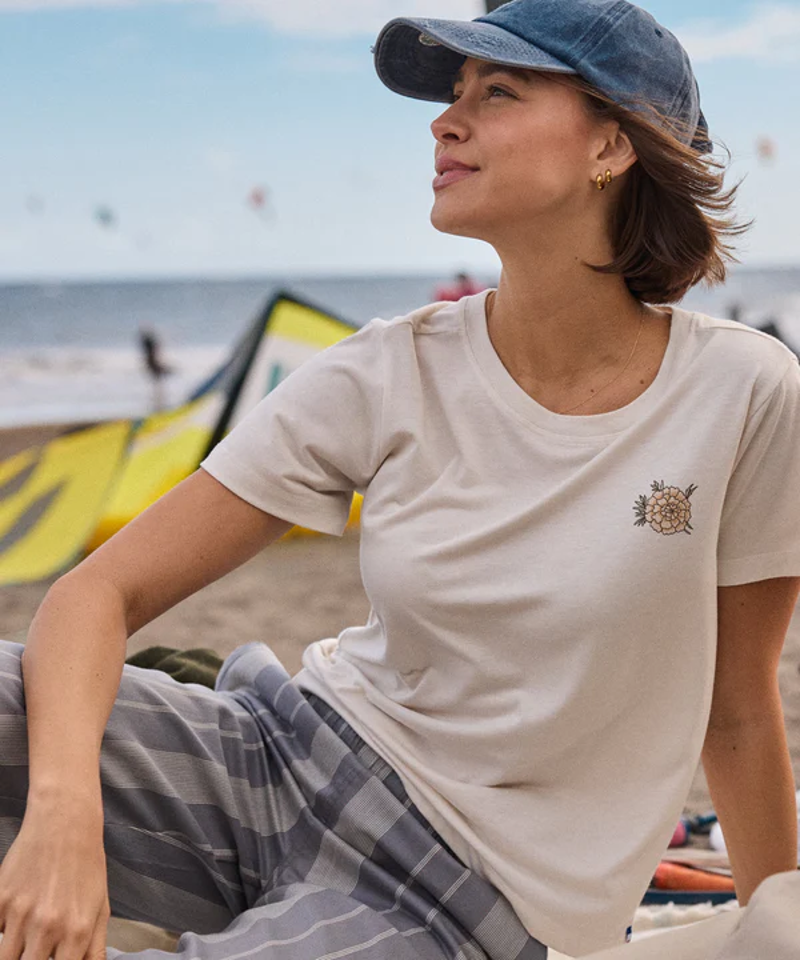 Sherpa Bali Mountain Tee Womens in Peetho 