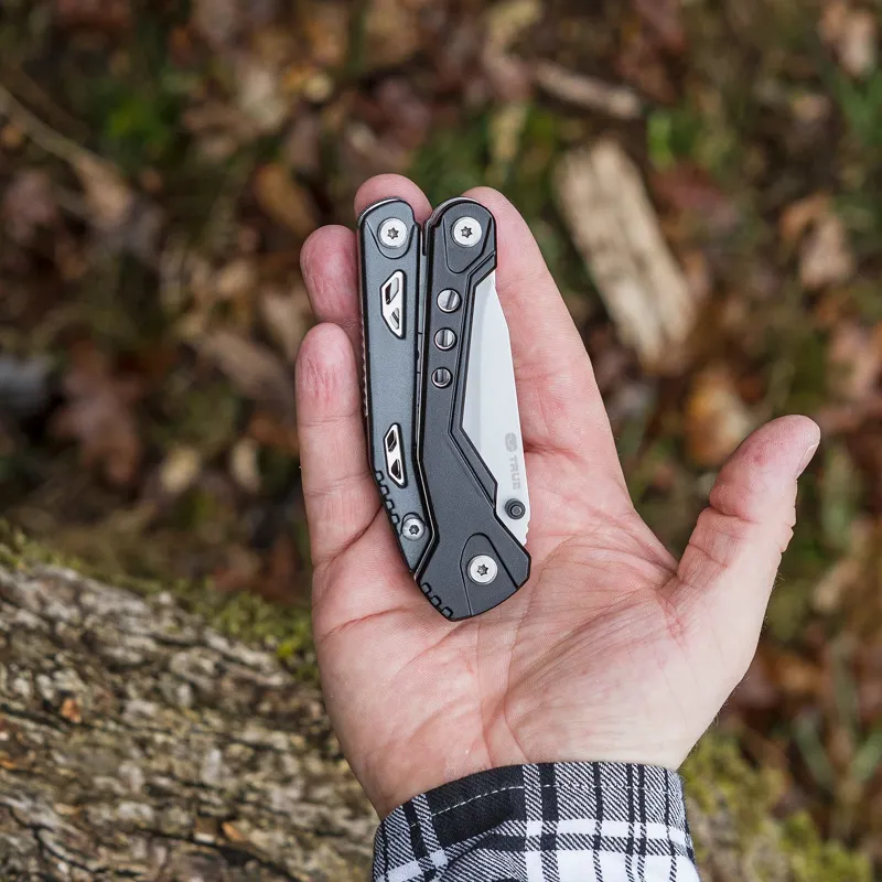 True utility HandyOne Multitool Black-1
