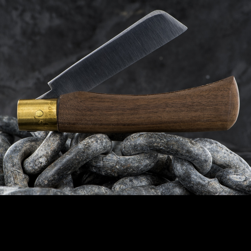 Old Bear Walnut Biltong Folding Kife-3