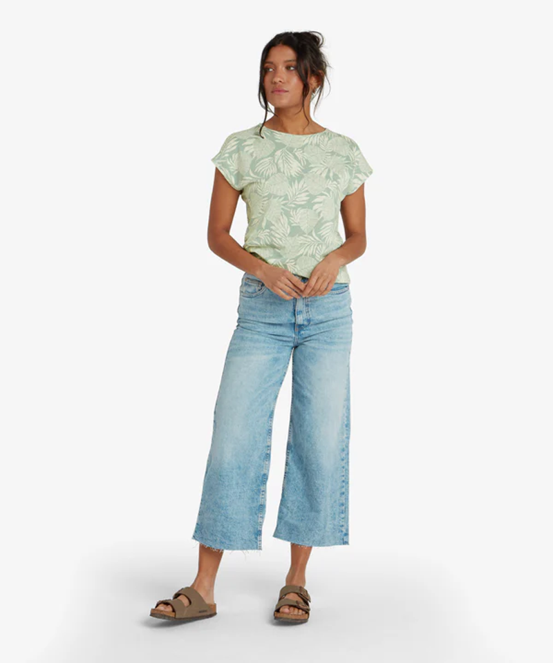 Sherpa Neha Tee Womens in Celery Bhodi Leaf-2