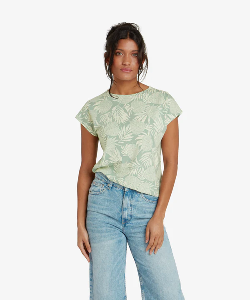 Sherpa Neha Tee Womens in Celery Bhodi Leaf-1