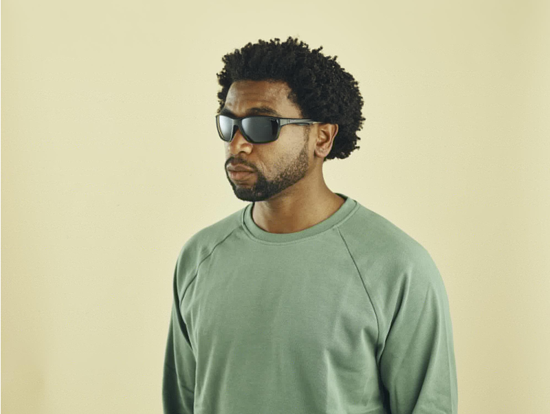 Sinner Eyak Polarised Sunglasses in Black/Smoke Flash-4
